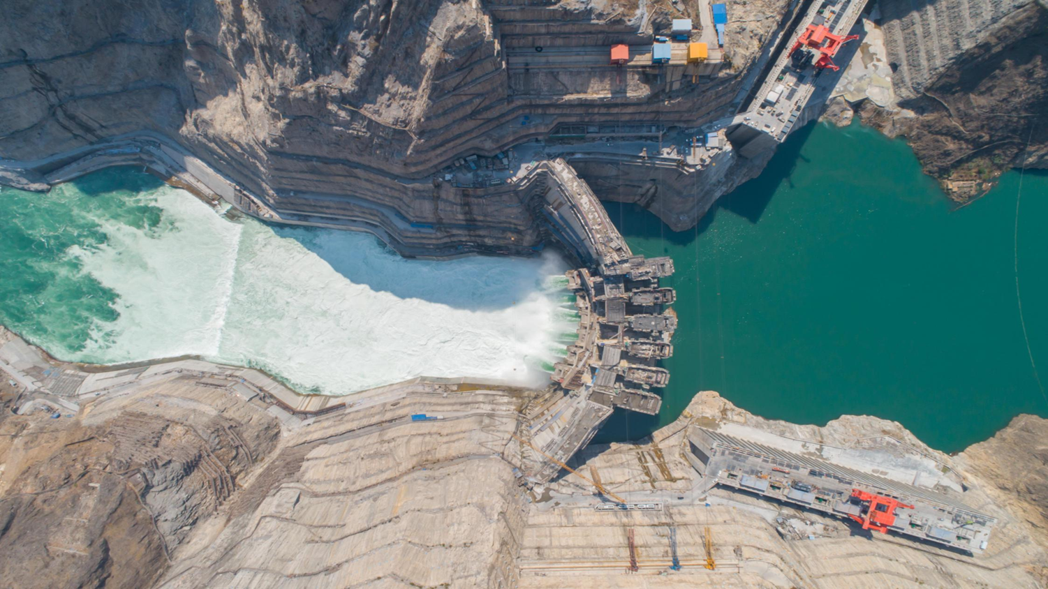 乌东德水电站右岸地下电站 土建及金属结构安装工程顺利通过”春城杯”市优质工程复查